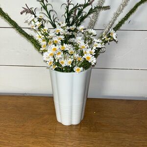 VINTAGE – White Milk Glass Vase – Scalloped Edge